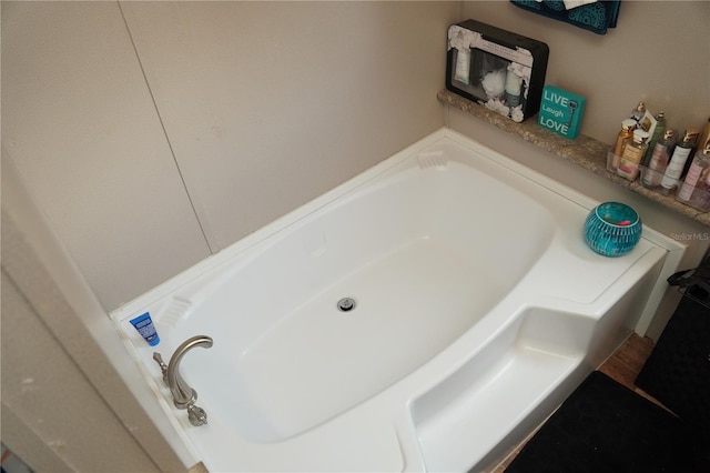 12008 Rose Ln, Riverview, FL 33569 - bathroom featuring a bath