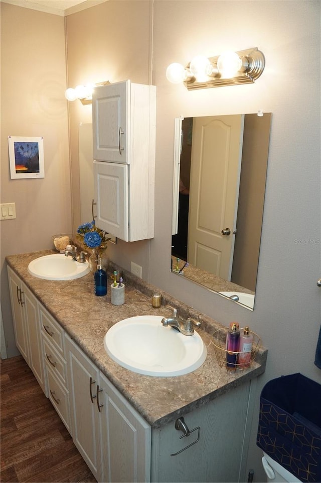 12008 Rose Ln, Riverview, FL 33569 - full bath with double vanity and wood finished floors