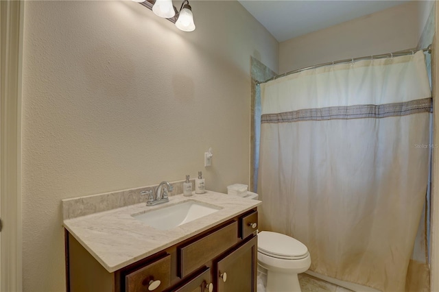 3813 Salida Delsol Dr, Sun City Center, FL 33573 - full bathroom with toilet, vanity, curtained shower, and tile patterned floors