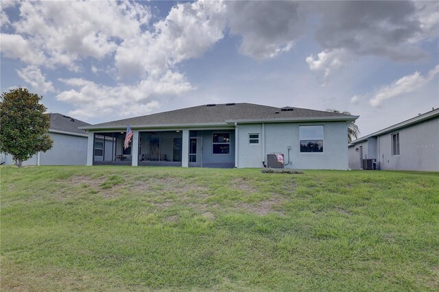 3813 Salida Delsol Dr, Sun City Center, FL 33573 - back of house featuring a sunroom, a yard, and stucco siding