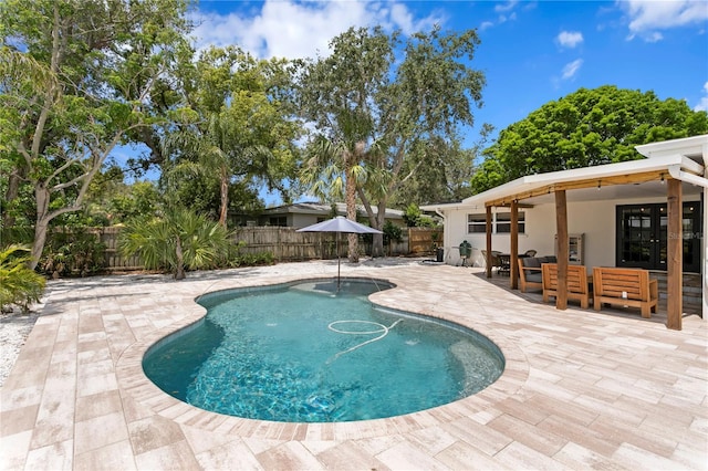 125 Live Oak Ln, Largo, FL 33770 - view of swimming pool with a patio area, a fenced backyard, and an outdoor hangout area
