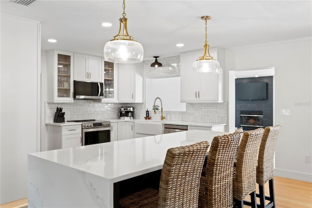 125 Live Oak Ln, Largo, FL 33770 - kitchen with stainless steel appliances, tasteful backsplash, a sink, light countertops, and recessed lighting