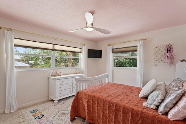 125 Live Oak Ln, Largo, FL 33770 - bedroom featuring a textured ceiling, a ceiling fan, and baseboards