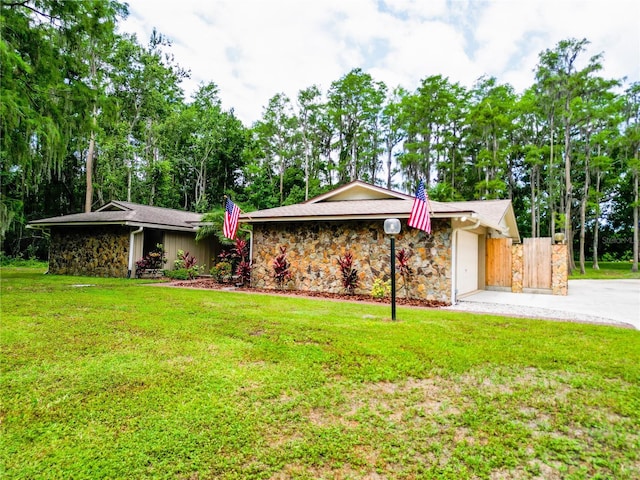 1025 Reading Rd, Lutz, FL 33558 - view of front facade featuring stone siding, a garage, and driveway