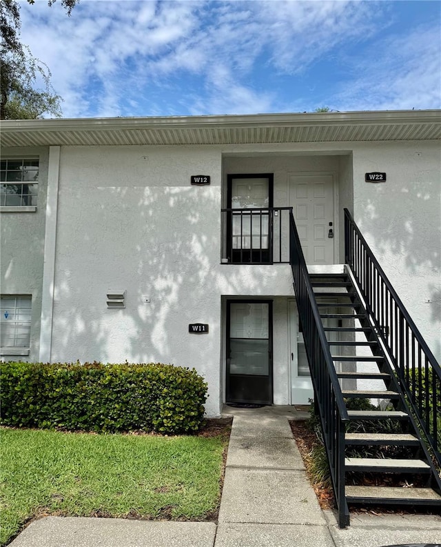 3802 N Oak Dr Unit W22, Tampa, FL 33611 - property entrance with stucco siding