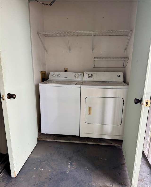 3802 N Oak Dr Unit W22, Tampa, FL 33611 - washroom with washing machine and dryer