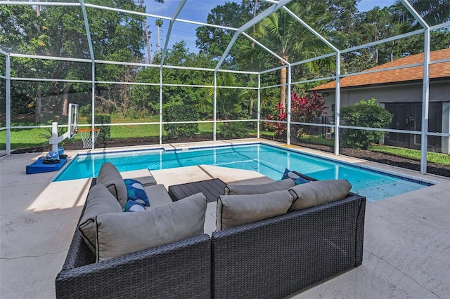 4133 Auston Way, Palm Harbor, FL 34685 - swimming pool featuring an outdoor hangout area, glass enclosure, and a patio