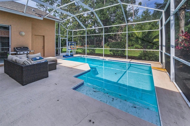4133 Auston Way, Palm Harbor, FL 34685 - outdoor pool with a patio area and a lanai