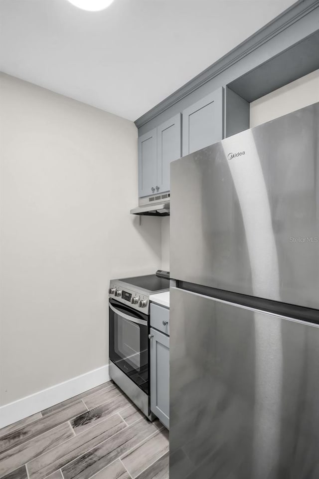 24862 US Highway 19 N Unit 1105, Clearwater, FL 33763 - kitchen with stainless steel appliances, gray cabinetry, under cabinet range hood, and light wood finished floors