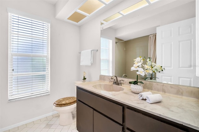 2608 Camille Dr, Palm Harbor, FL 34684 - full bath featuring toilet, vanity, baseboards, curtained shower, and tile patterned floors
