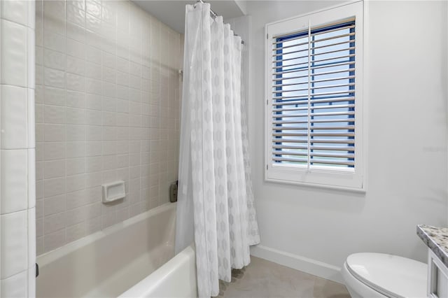8127 Siquita Dr NE, Saint Petersburg, FL 33702 - full bath featuring baseboards, toilet, shower / tub combo with curtain, and vanity