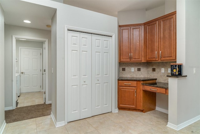 14266 Creek Run Dr, Riverview, FL 33579 - kitchen featuring brown cabinets, light tile patterned floors, backsplash, baseboards, and recessed lighting