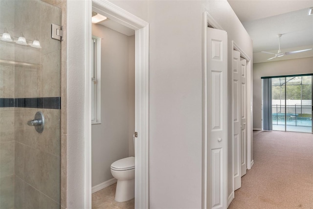 14266 Creek Run Dr, Riverview, FL 33579 - bathroom featuring a shower stall, toilet, ceiling fan, and baseboards