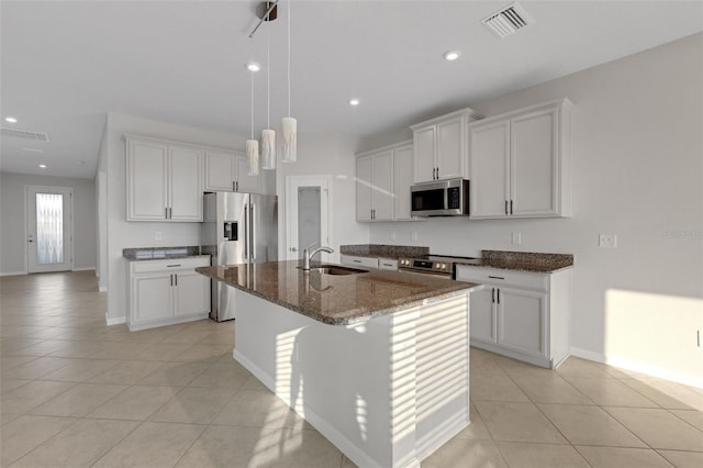 6211 114th Dr E, Parrish, FL 34219 - kitchen with stainless steel appliances, light tile patterned floors, baseboards, and recessed lighting