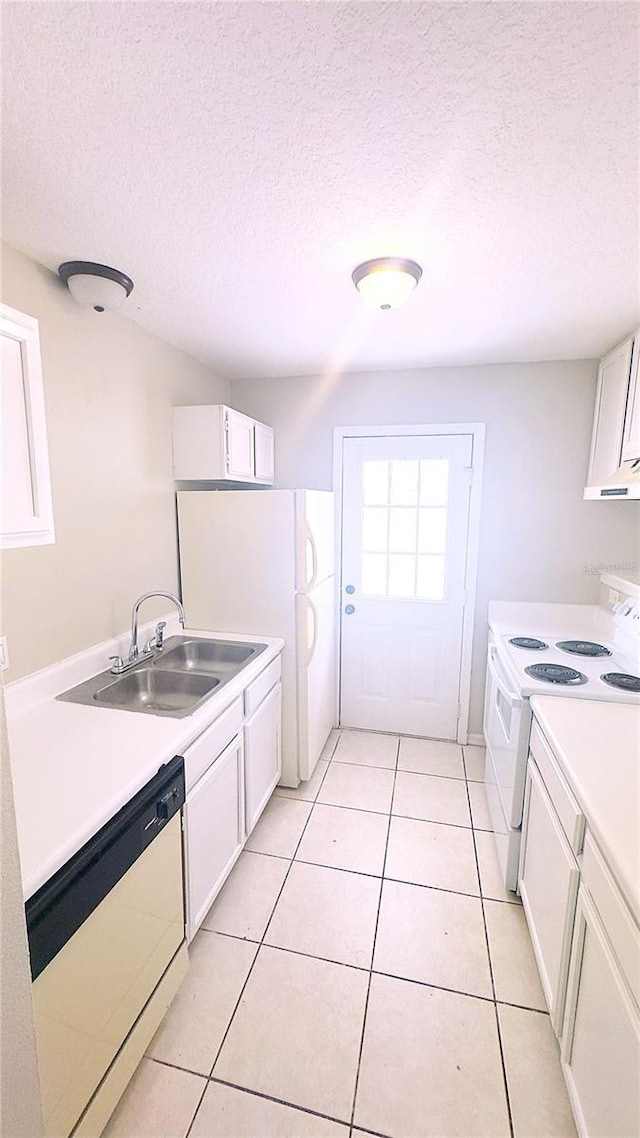 2302 Maki Rd Unit 69, Plant City, FL 33563 - kitchen featuring white appliances, a sink, white cabinets, a textured ceiling, and light countertops