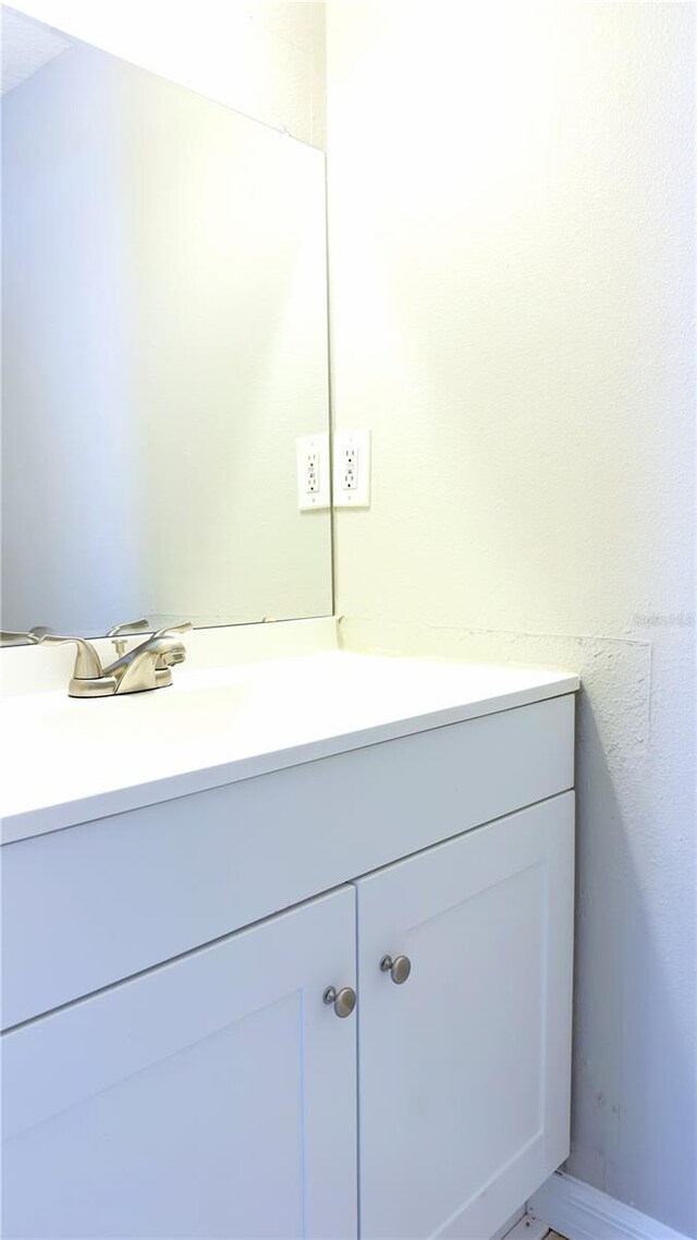 2302 Maki Rd Unit 69, Plant City, FL 33563 - bathroom with vanity