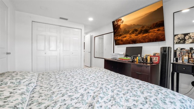 12416 Queensland Ln, Tampa, FL 33625 - bedroom featuring recessed lighting and a closet