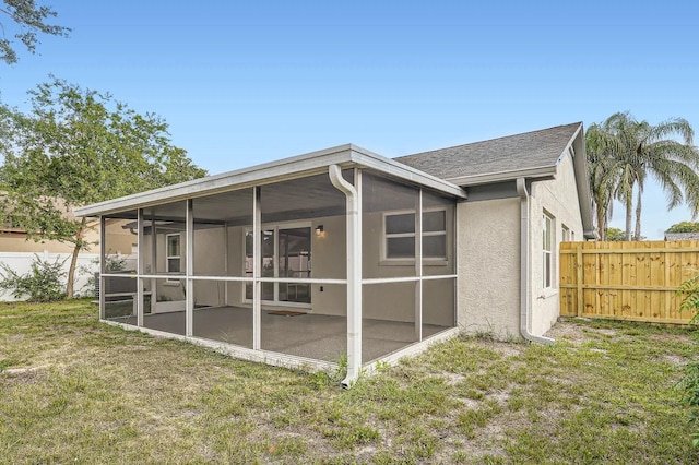 3058 Cara Ct, Palm Harbor, FL 34684 - rear view of house with a sunroom and stucco siding