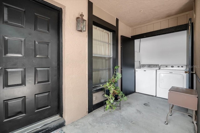 4004 Dream Oak Pl Unit 102, Tampa, FL 33613 - property entrance with independent washer and dryer and stucco siding