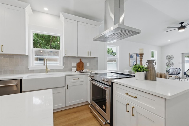 791 44th Ave N, Saint Petersburg, FL 33703 - kitchen featuring extractor fan, stainless steel appliances, a sink, backsplash, and light countertops