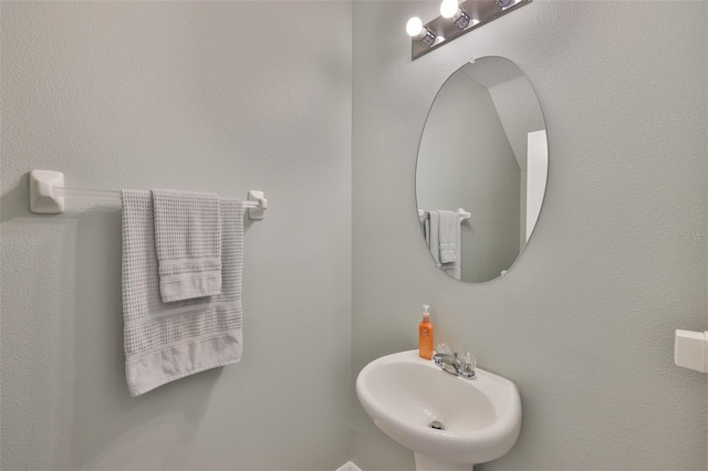 6512 Trent Creek Dr, Sun City Center, FL 33573 - bathroom featuring a sink