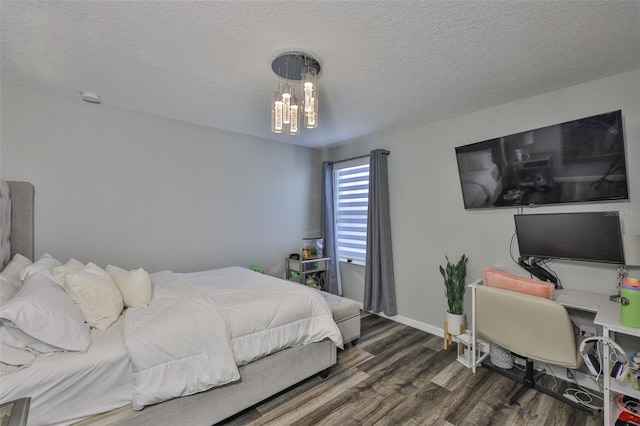 6512 Trent Creek Dr, Sun City Center, FL 33573 - bedroom with dark wood finished floors, a chandelier, a textured ceiling, and baseboards
