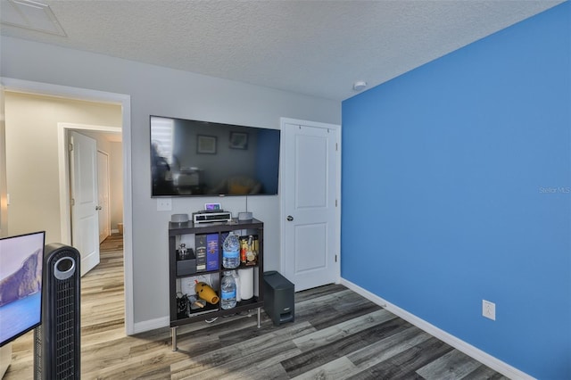 6512 Trent Creek Dr, Sun City Center, FL 33573 - bedroom featuring wood finished floors, baseboards, and a textured ceiling
