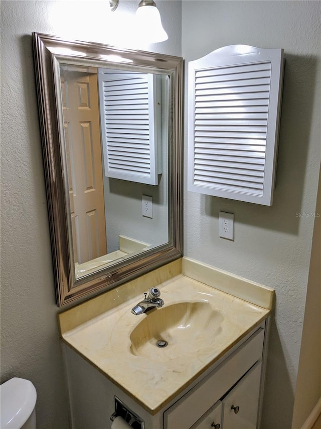 1515 Bayshore Blvd Unit 38, Dunedin, FL 34698 - half bathroom featuring vanity and toilet