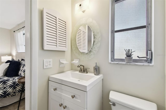 5825 Oakhurst Dr, Seminole, FL 33772 - ensuite bathroom featuring vanity and toilet