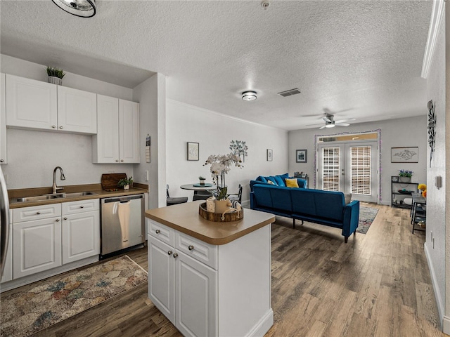 4221 W Spruce St Unit 2302, Tampa, FL 33607 - kitchen featuring dishwasher, a sink, dark wood-style flooring, a ceiling fan, and open floor plan