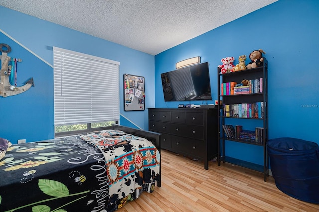 3114 Lake Pine Way Unit G1, Tarpon Springs, FL 34688 - bedroom featuring wood finished floors and a textured ceiling