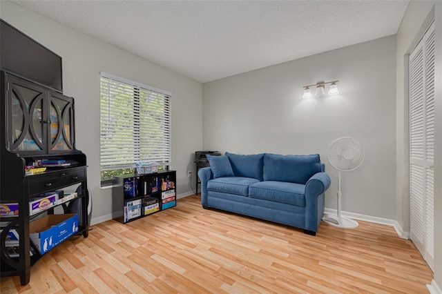 3114 Lake Pine Way Unit G1, Tarpon Springs, FL 34688 - sitting room with wood finished floors, baseboards, and a textured ceiling