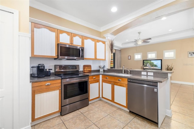 11813 Crawford Parrish Ln, Parrish, FL 34219 - kitchen with appliances with stainless steel finishes, a sink, crown molding, a peninsula, and ceiling fan