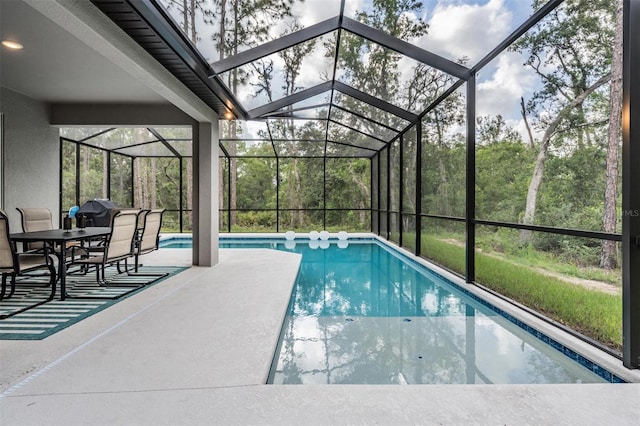 5 Sweetgum Ct N, Homosassa, FL 34446 - swimming pool with a patio and a lanai