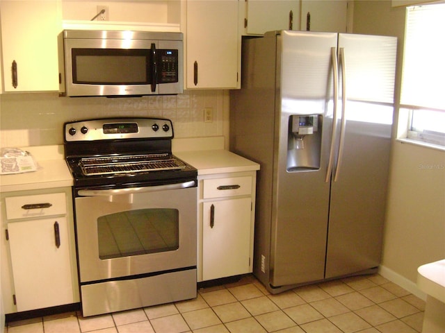 3077 Casa Del Sol Cir Unit 207, Clearwater, FL 33761 - kitchen featuring appliances with stainless steel finishes, light countertops, decorative backsplash, and plenty of natural light