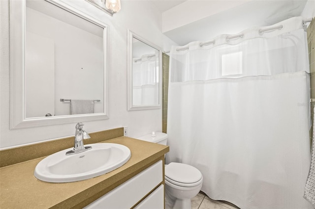 1410 Brighton Ct, Palm Harbor, FL 34684 - bathroom featuring toilet, vanity, a shower with curtain, and tile patterned floors