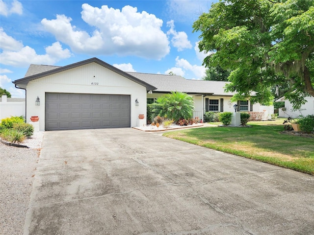 4102 Stonehenge Rd, Mulberry, FL 33860 - ranch-style home featuring a garage, a front yard, driveway, and roof with shingles