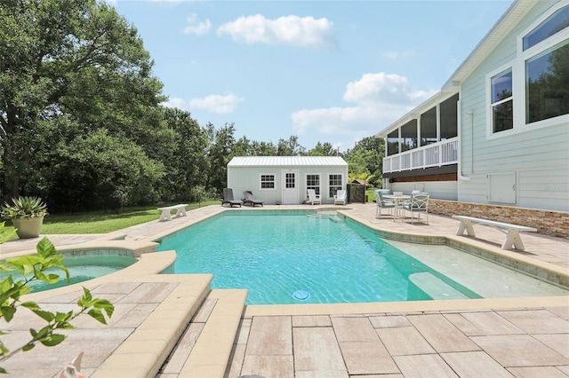 1709 Main St, Safety Harbor, FL 34695 - view of swimming pool featuring a patio area, an exterior structure, an outbuilding, a sunroom, and a pool with connected hot tub