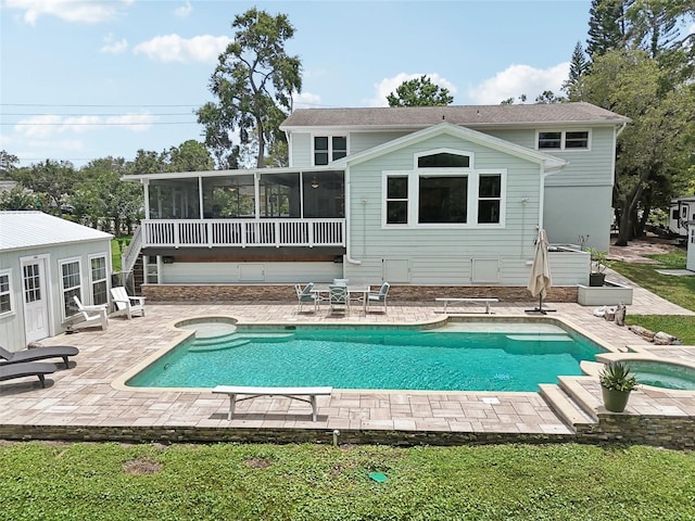 1709 Main St, Safety Harbor, FL 34695 - back of house featuring a sunroom, a patio, and a pool with connected hot tub