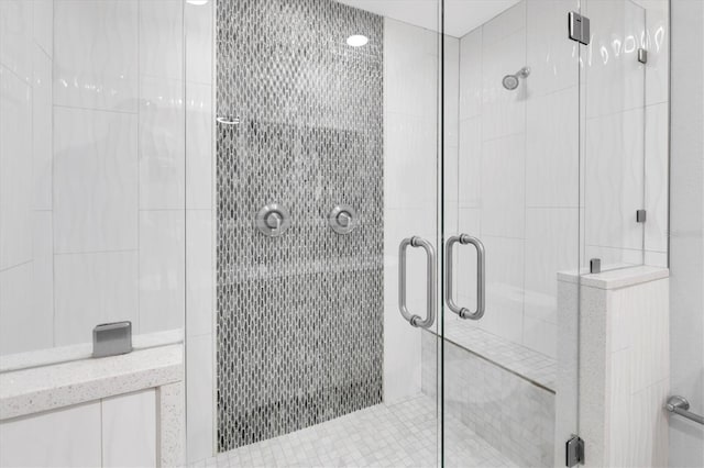 5685 35th Ave N, Saint Petersburg, FL 33710 - bathroom with a shower stall