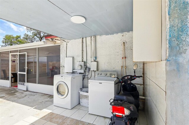 8525 N Ola Ave, Tampa, FL 33604 - laundry area with washer and clothes dryer