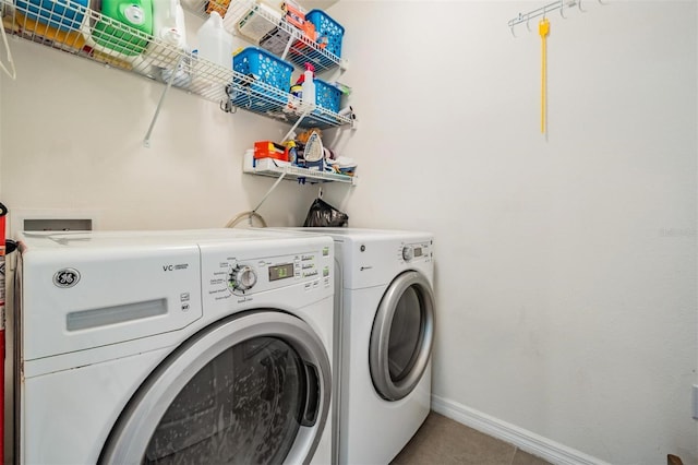 30989 Summer Sun Loop, Wesley Chapel, FL 33545 - laundry area featuring washing machine and dryer and baseboards