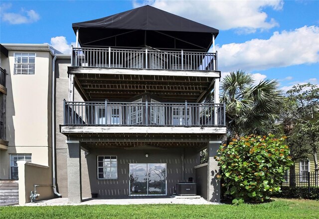 1402 Harbour Walk Rd, Tampa, FL 33602 - back of property featuring a balcony and stucco siding
