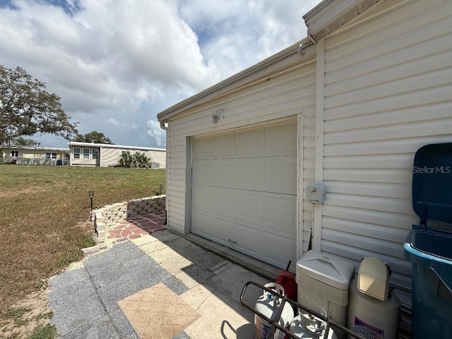 12021 Club House Rd, Brooksville, FL 34613 - garage featuring driveway