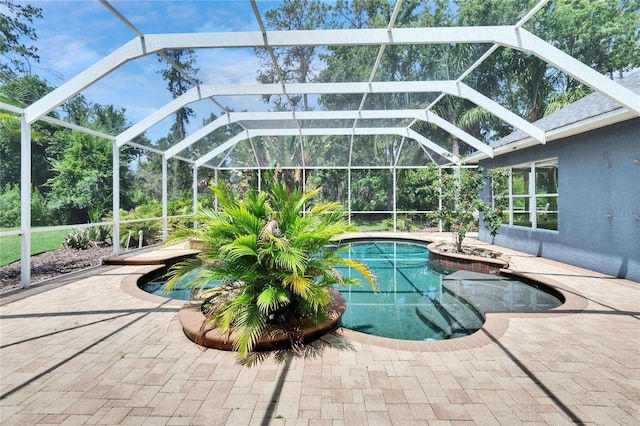 27440 Cedar Park Ct, Wesley Chapel, FL 33544 - swimming pool with a jacuzzi, a patio, and a lanai