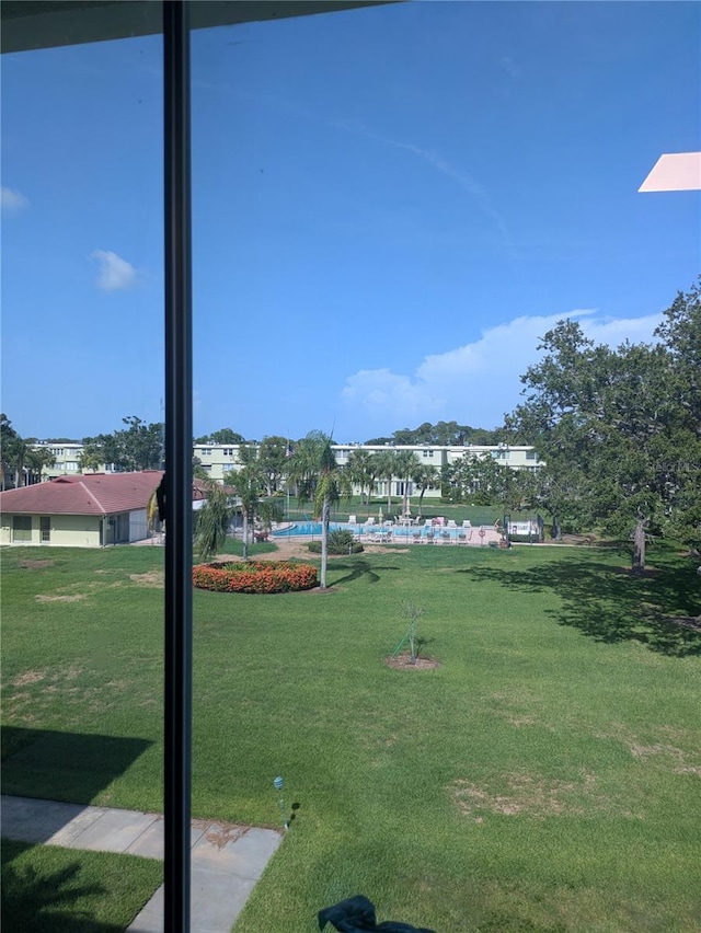 4705 NE 1st St NE Unit 327, Saint Petersburg, FL 33703 - view of property's community with a yard