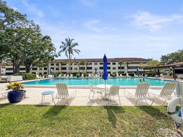 2581 Countryside Blvd Unit 2309, Clearwater, FL 33761 - community pool with a patio and grilling area
