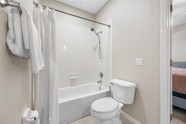 3000 Naughton Way, Tarpon Springs, FL 34688 - full bath featuring ensuite bathroom, shower / tub combo with curtain, toilet, and baseboards