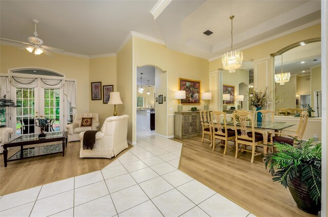 8444 Shenandoah Run, Wesley Chapel, FL 33544 - living area with a ceiling fan, ornamental molding, light wood-type flooring, a chandelier, and arched walkways