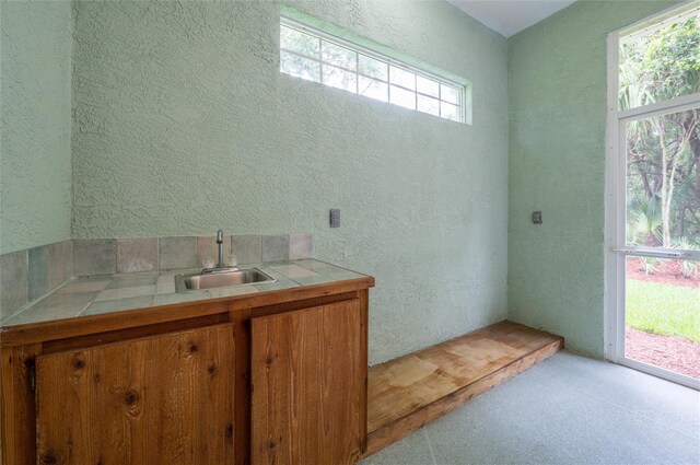 8444 Shenandoah Run, Wesley Chapel, FL 33544 - bathroom with a textured wall and vanity